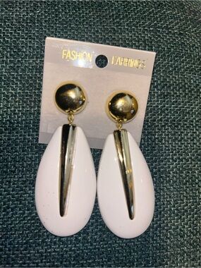 Vintage White and Gold Teardrop Statement Earrings
